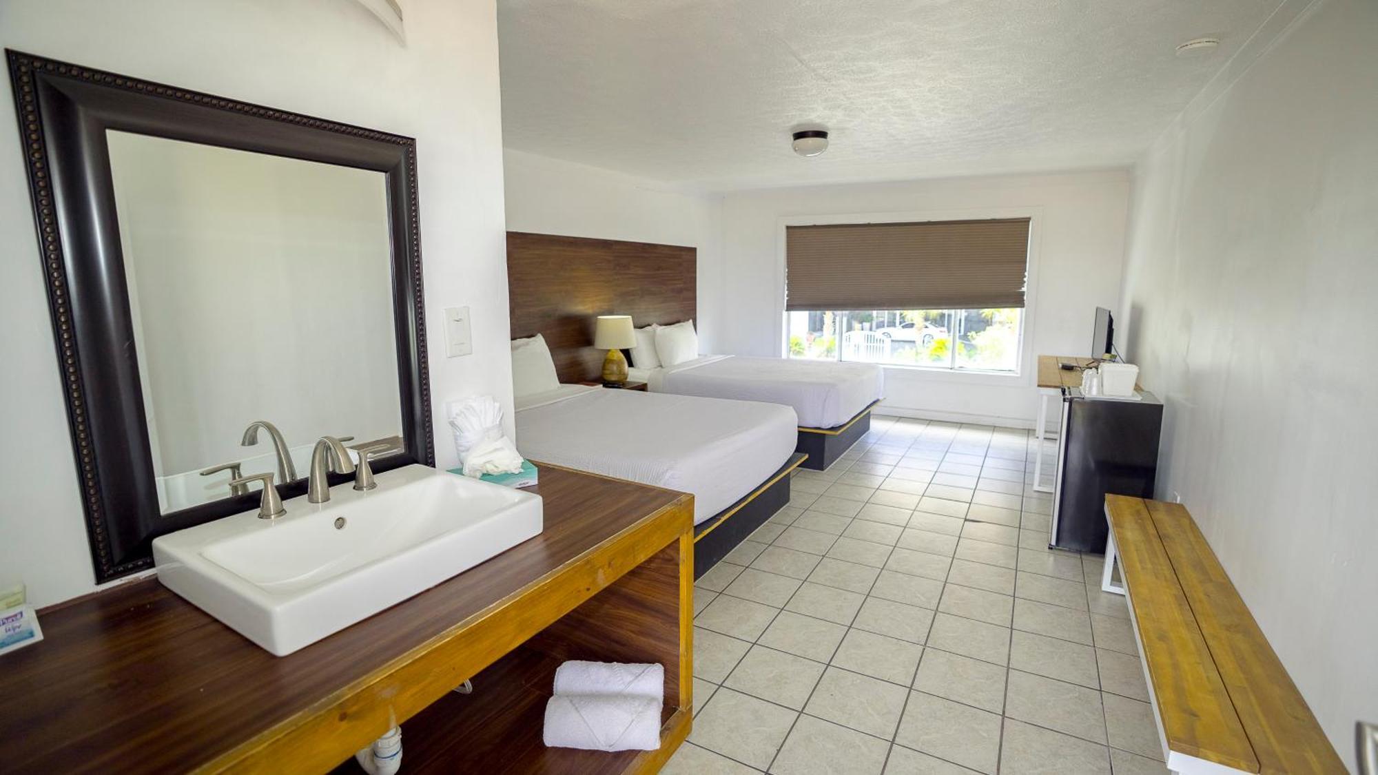Hotel Banana Peel *