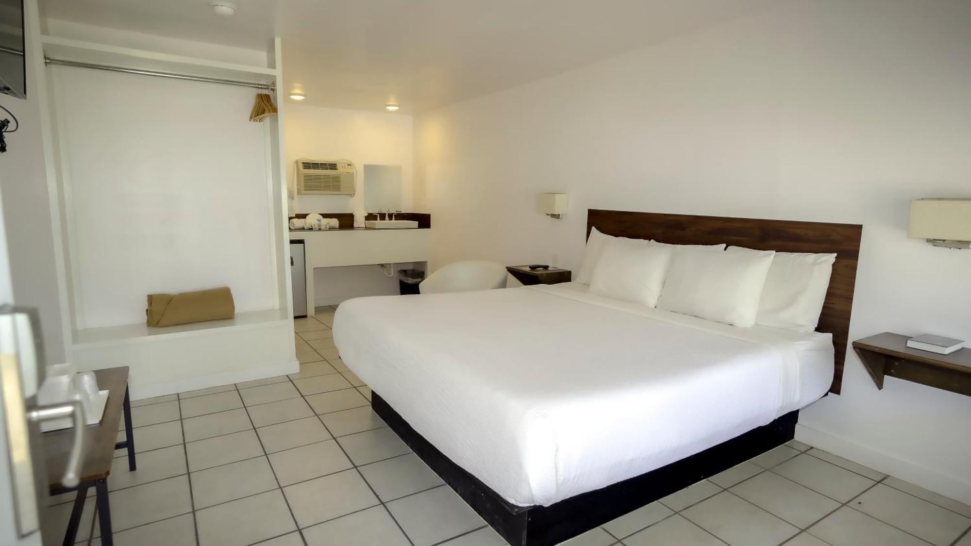 Hotel Banana Peel